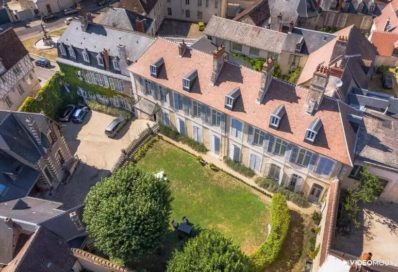 L Hotel De Panette, Un Exceptionnel Château En Ville   Cathédrale