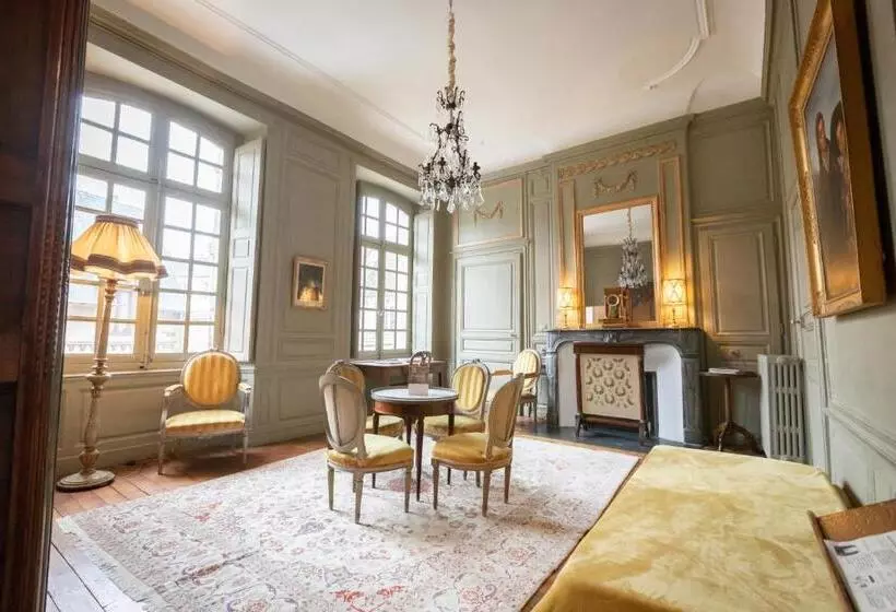 L Hotel De Panette, Un Exceptionnel Château En Ville   Cathédrale