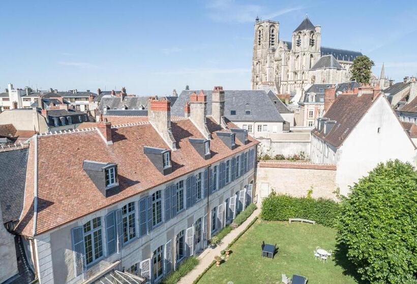 L Hotel De Panette, Un Exceptionnel Château En Ville Cathédrale