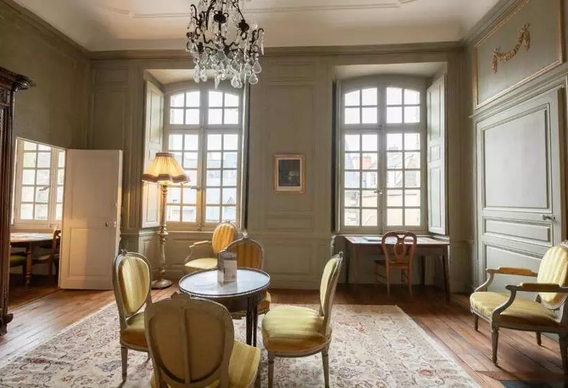 L Hotel De Panette, Un Exceptionnel Château En Ville   Cathédrale