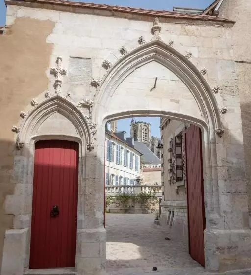 L Hotel De Panette, Un Exceptionnel Château En Ville   Cathédrale