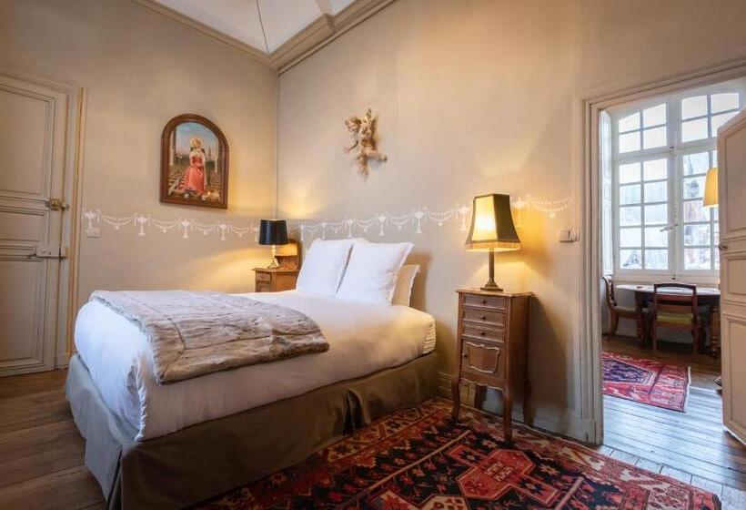 L Hotel De Panette, Un Exceptionnel Château En Ville Cathédrale