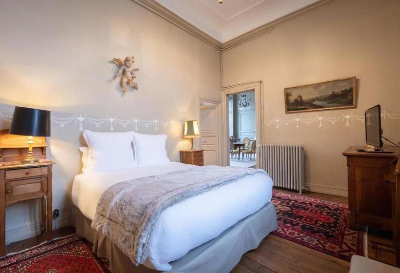 L Hotel De Panette, Un Exceptionnel Château En Ville Cathédrale