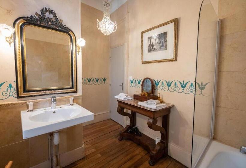 L Hotel De Panette, Un Exceptionnel Château En Ville Cathédrale