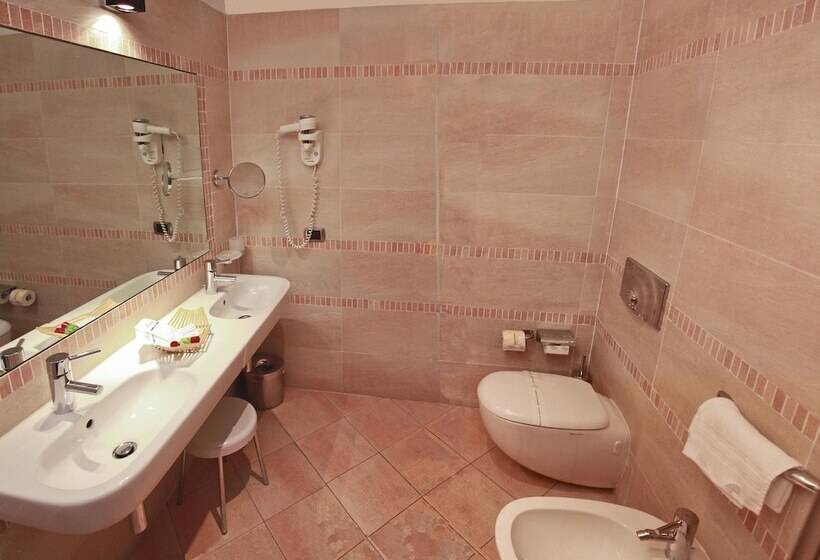 בית מלון כפרי Bv Airone Resort