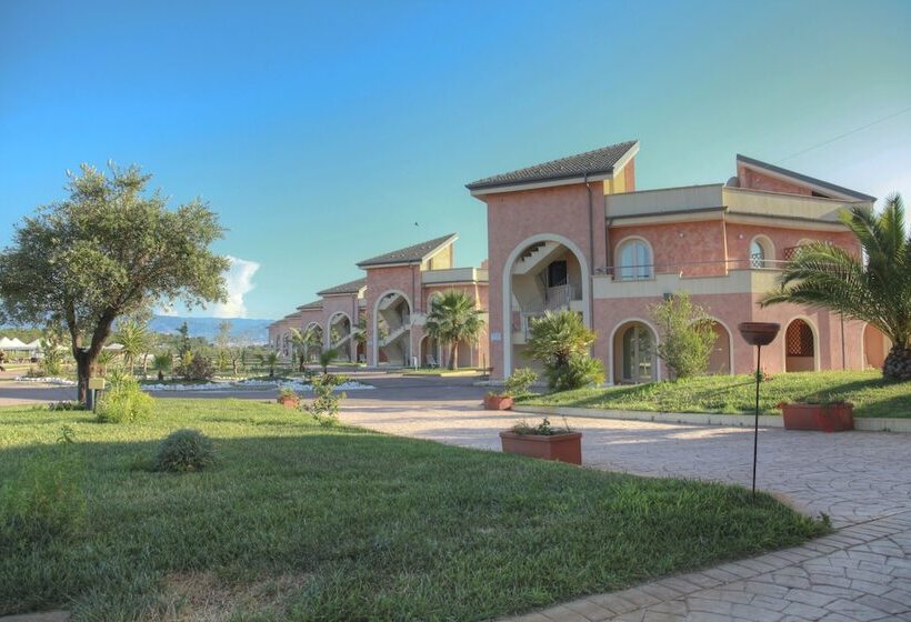 בית מלון כפרי Bv Airone Resort