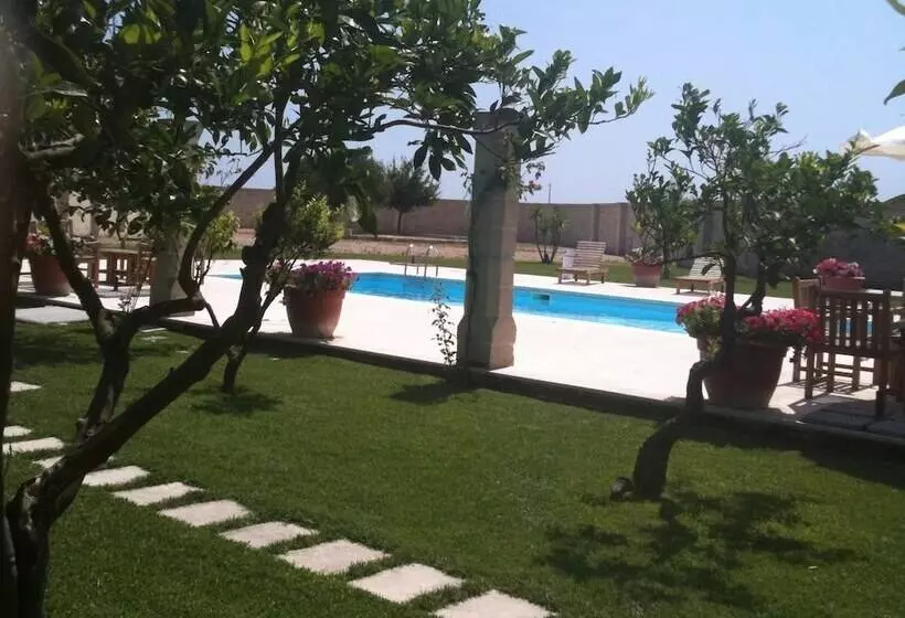 Hotelli Masseria Li Campi
