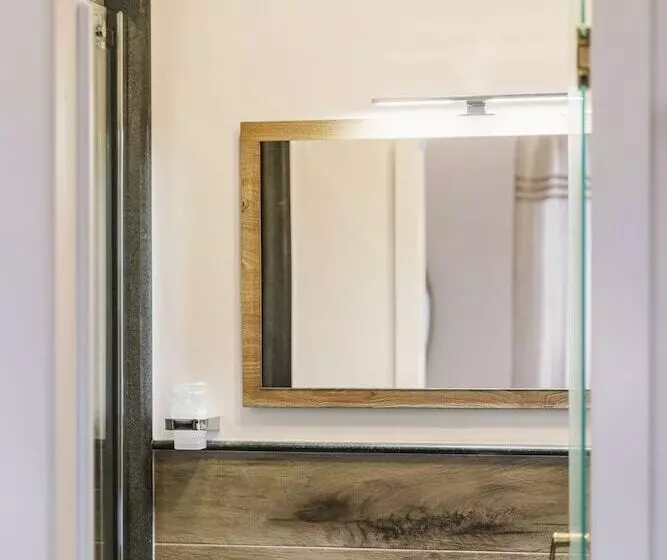 هتل Villa Mary Suites