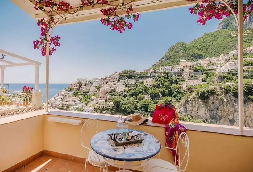 هتل Villa Mary Suites