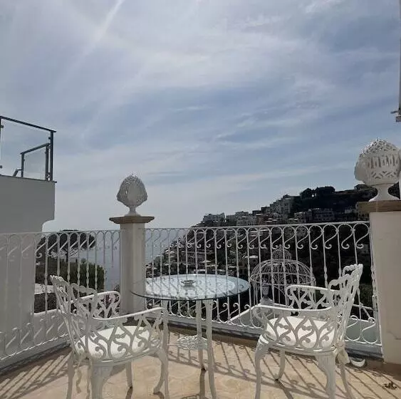 هتل Villa Mary Suites