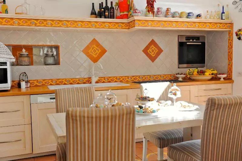 هتل Villa Mary Suites