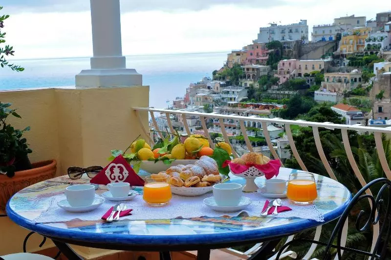 هتل Villa Mary Suites