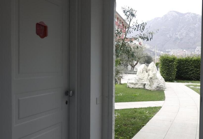 בית מלון כפרי Virginia Resort & Spa   Adults Only