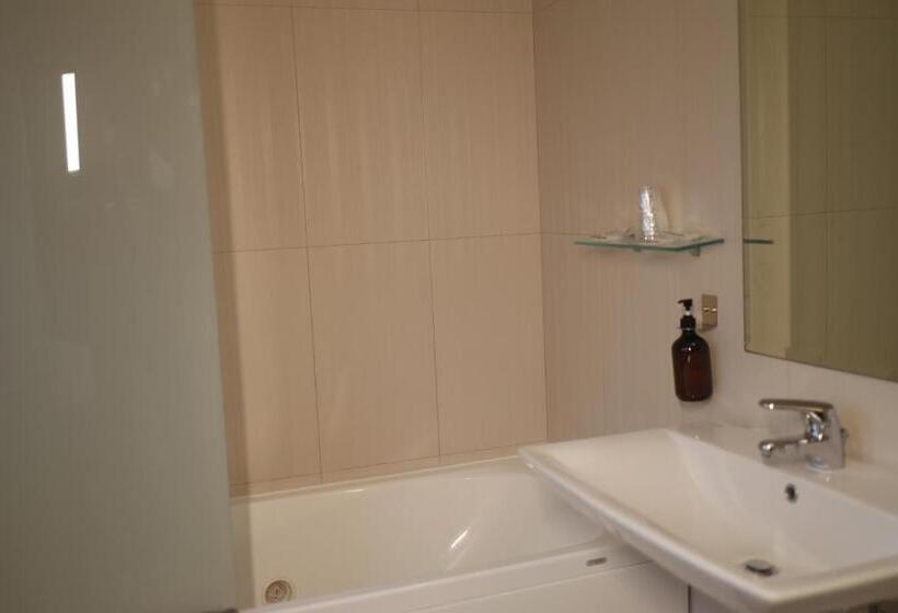 בית מלון כפרי Virginia Resort & Spa   Adults Only