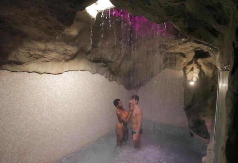 בית מלון כפרי Virginia Resort & Spa   Adults Only