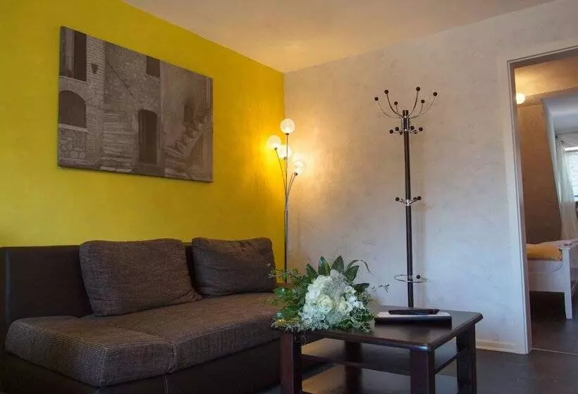 Trattoria & Apartments   Casa Da Enzo