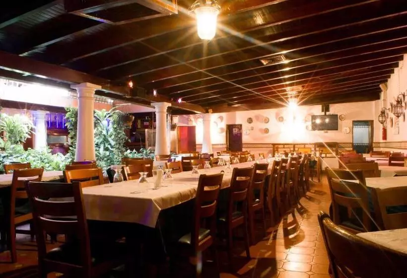 هتل El Arroyo