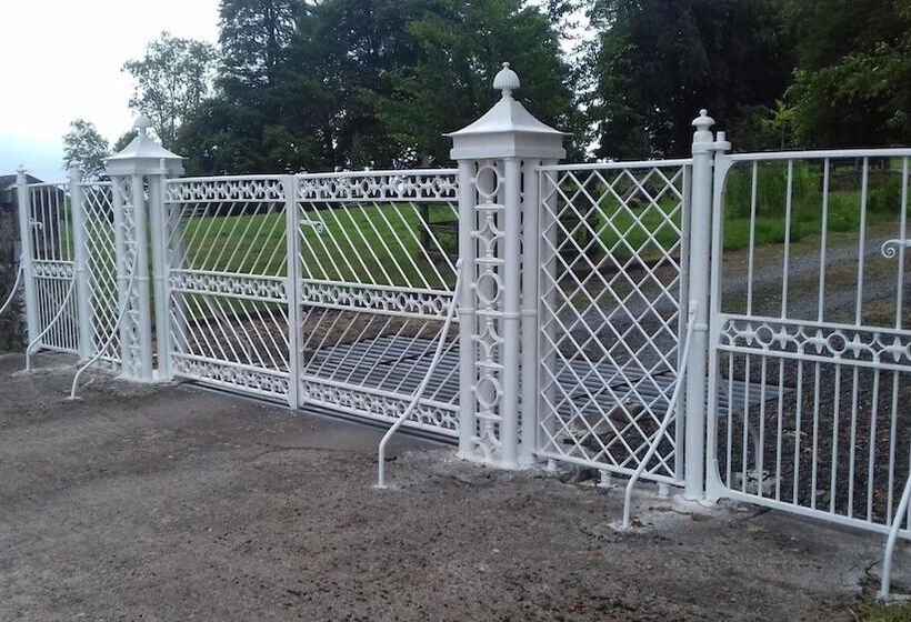 Bed and Breakfast Dundrum House