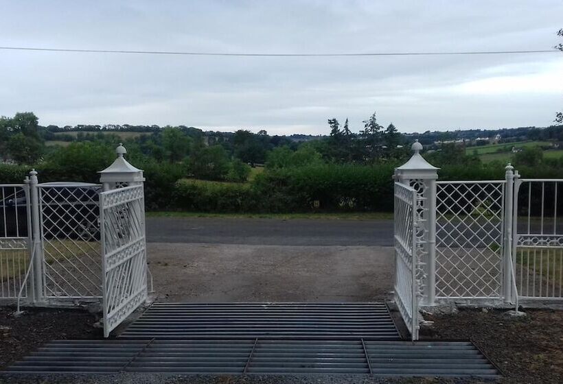 Bed and Breakfast Dundrum House