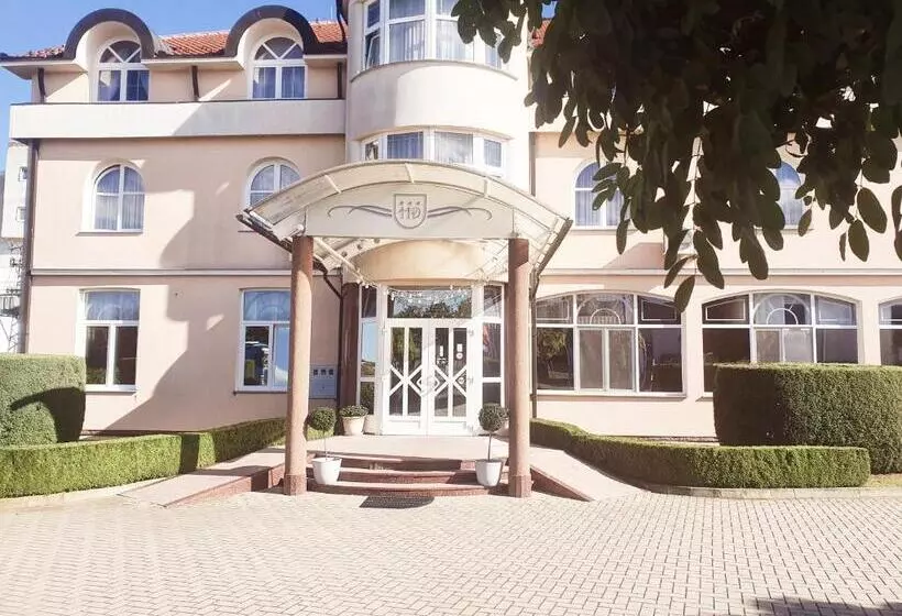 ホテル đakovo