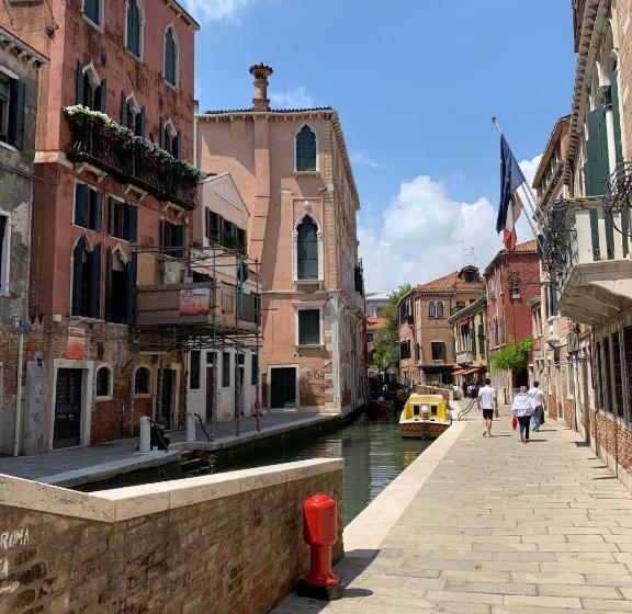 هتل Al Campaniel Bed And Breakfast