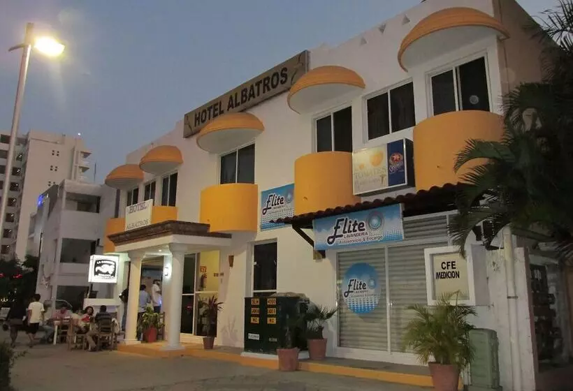 هتل Albatros