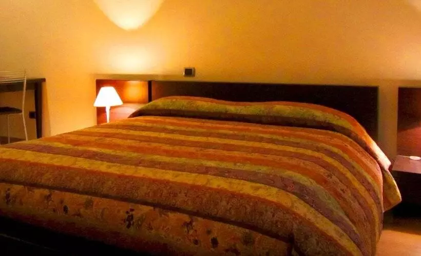 هتل B&b Piazza Del Popolo