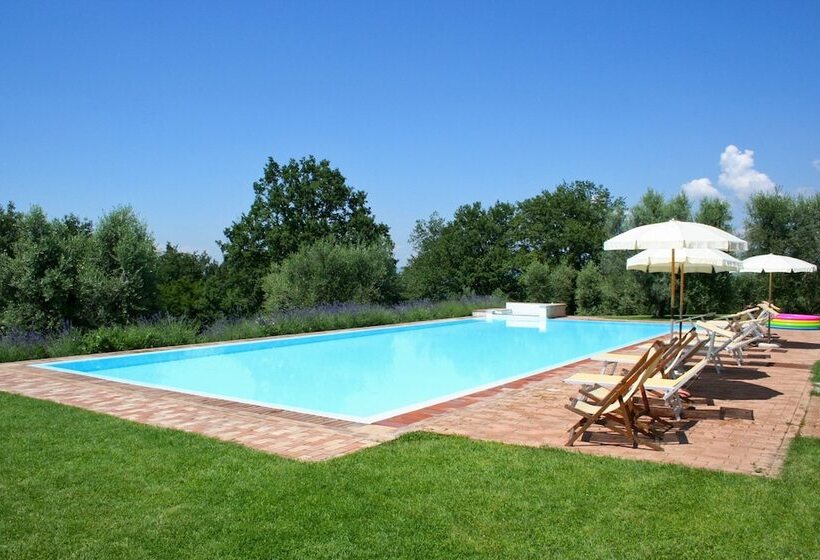 ホテル Podere Il Pino