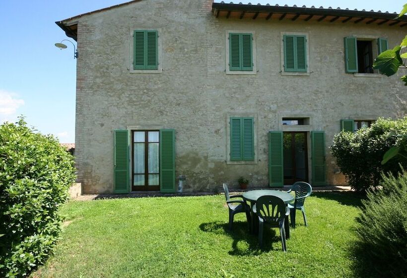 ホテル Podere Il Pino