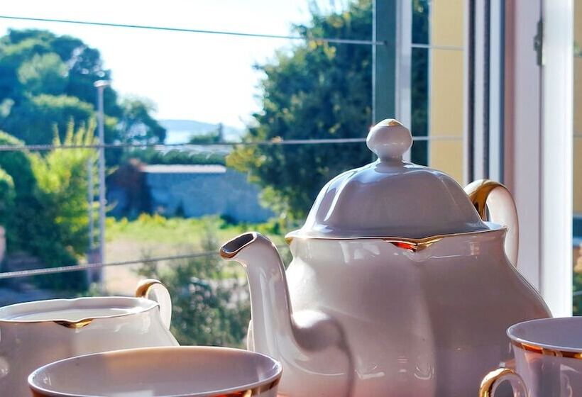 Отель Refresh Boutique Apartments