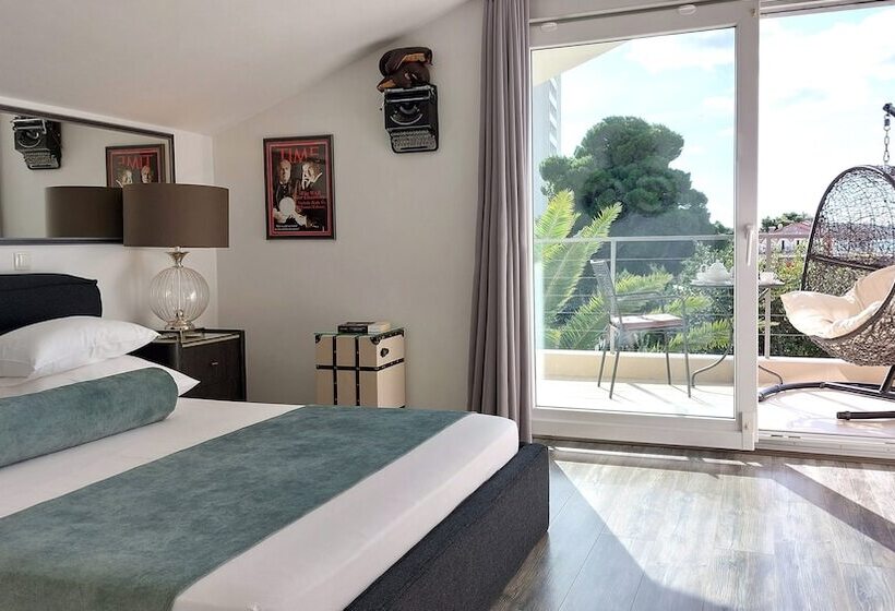 Отель Refresh Boutique Apartments