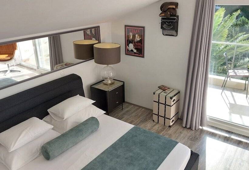 Отель Refresh Boutique Apartments