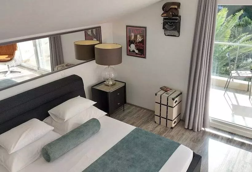 ホテル Refresh Boutique Apartments