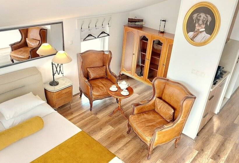 Отель Refresh Boutique Apartments