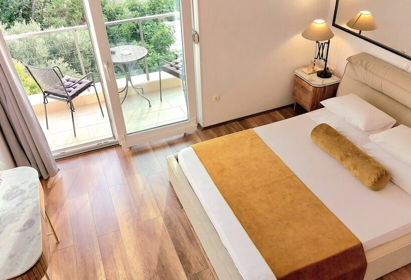 Отель Refresh Boutique Apartments