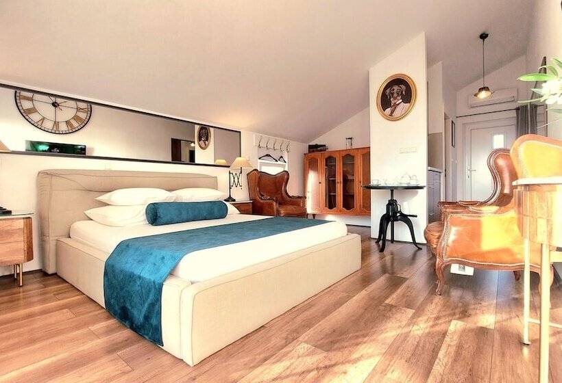 Отель Refresh Boutique Apartments