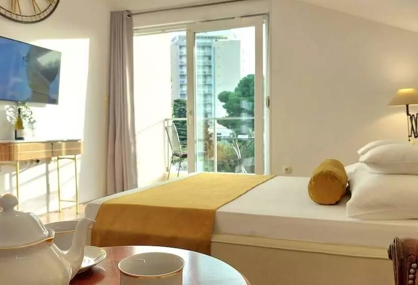 ホテル Refresh Boutique Apartments