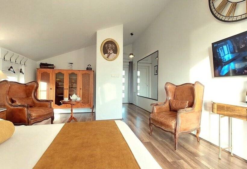 Отель Refresh Boutique Apartments