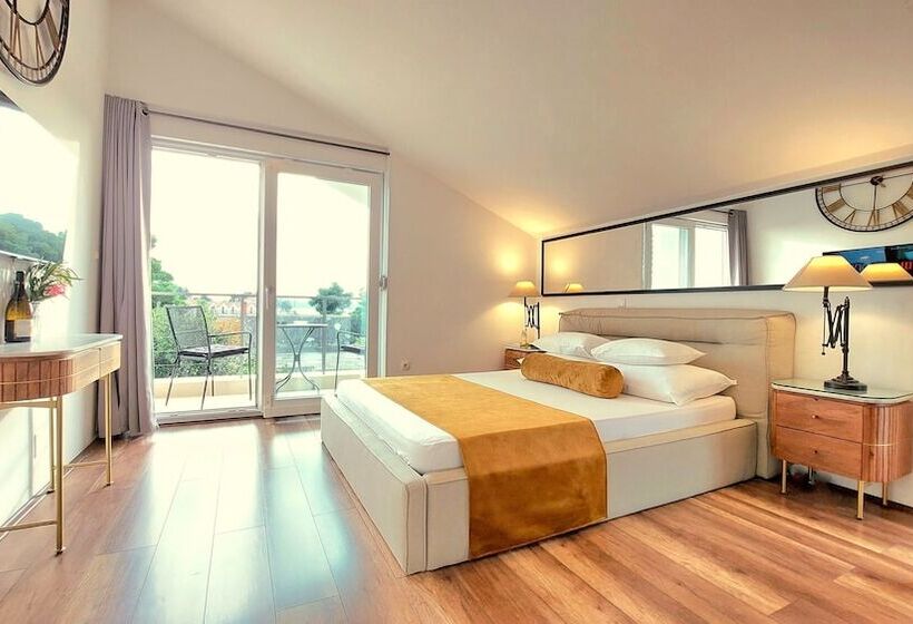 Отель Refresh Boutique Apartments