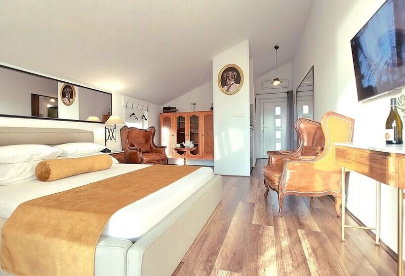 Отель Refresh Boutique Apartments