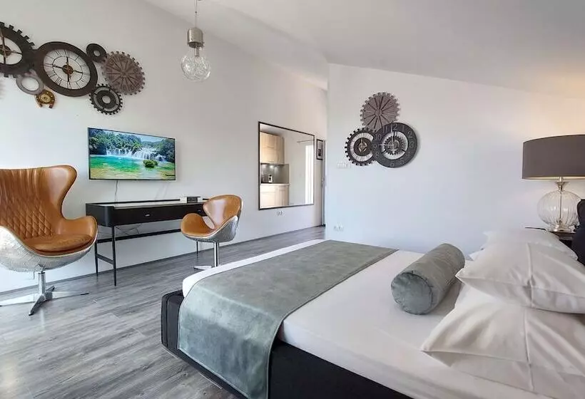 ホテル Refresh Boutique Apartments