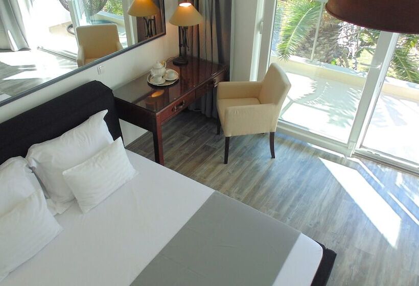 Отель Refresh Boutique Apartments