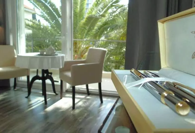ホテル Refresh Boutique Apartments