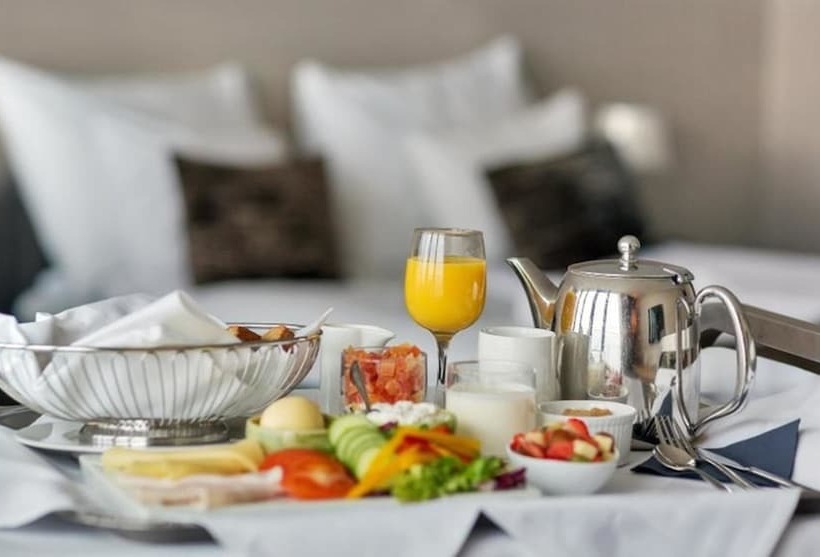 Отель Refresh Boutique Apartments