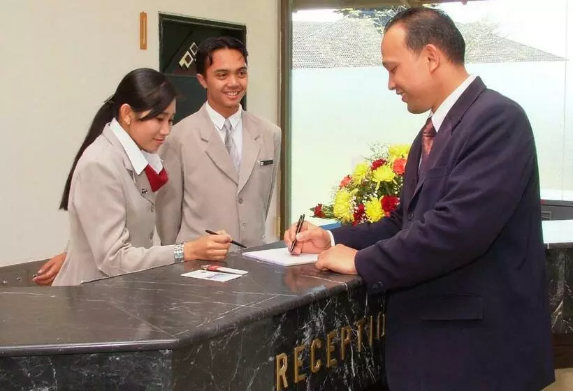 ホテル Sibayak Internasional