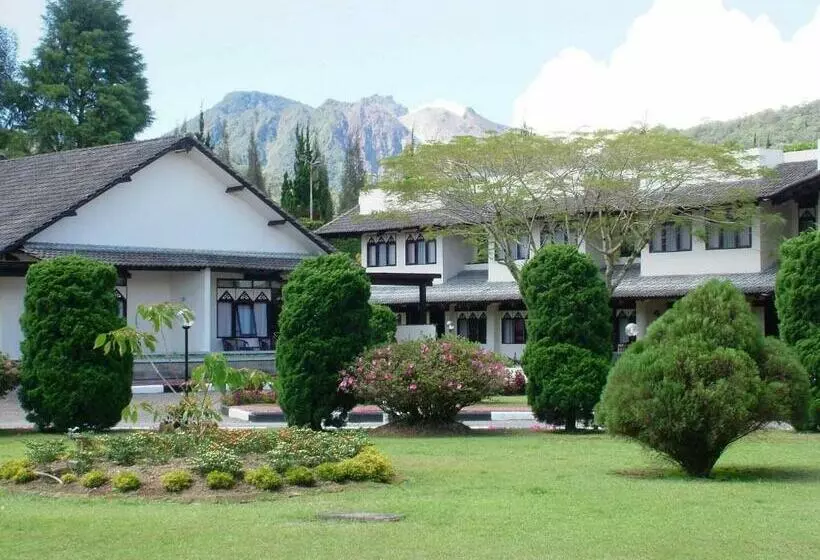 ホテル Sibayak Internasional