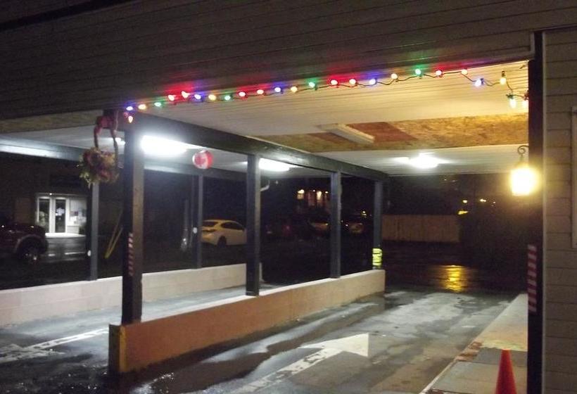 酒店 Squamish Budget Inn