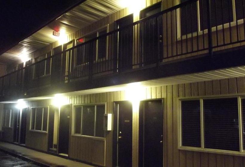 酒店 Squamish Budget Inn