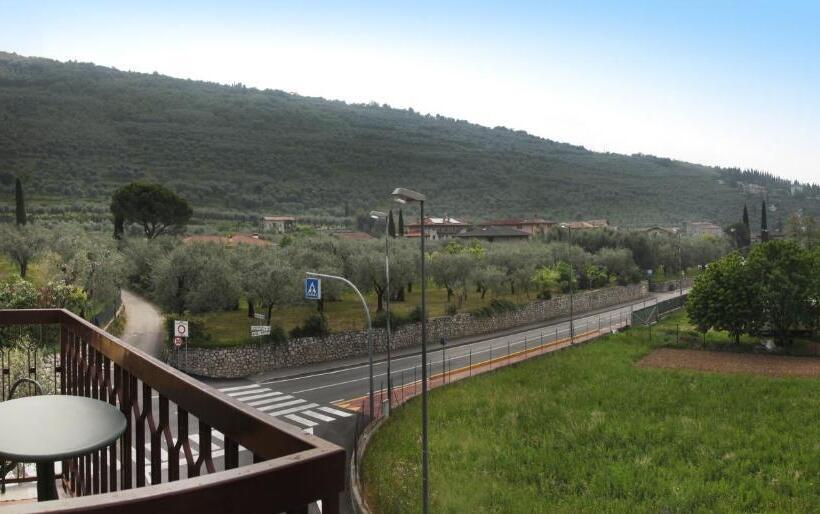 בית מלון כפרי Albergo Garni Orchidea