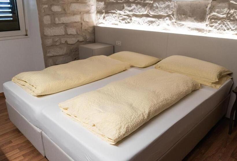 בית מלון כפרי Albergo Garni Orchidea